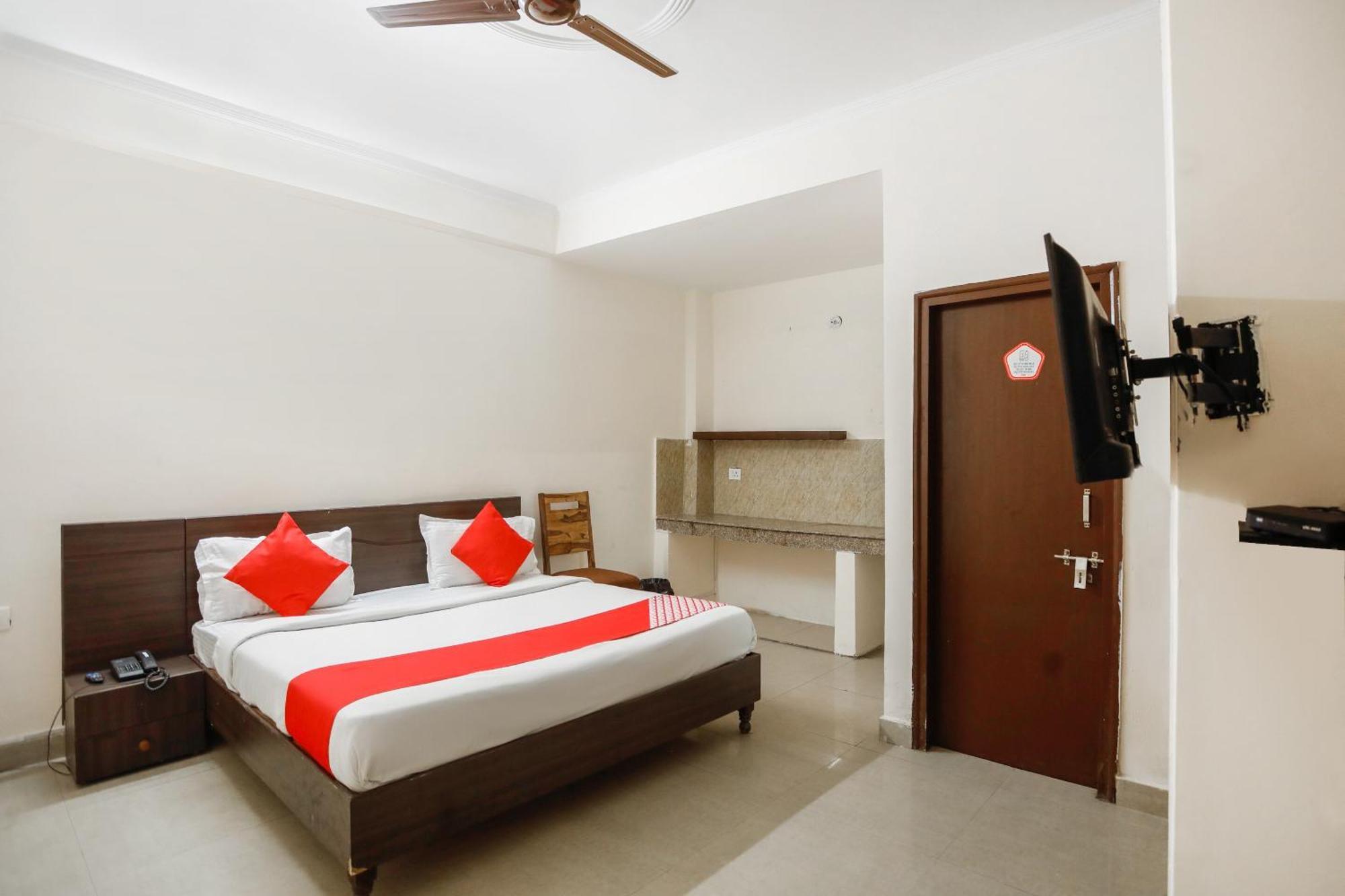 Hotel O Av Residency Near Botanic Garden Of Indian Republic Нойда Екстер'єр фото