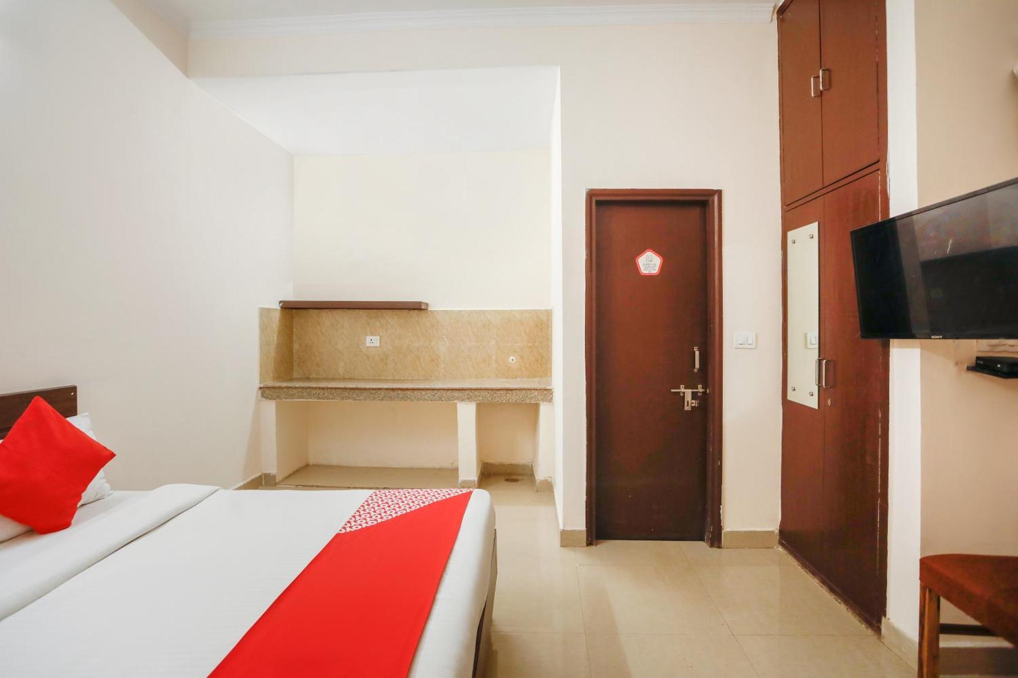 Hotel O Av Residency Near Botanic Garden Of Indian Republic Нойда Екстер'єр фото