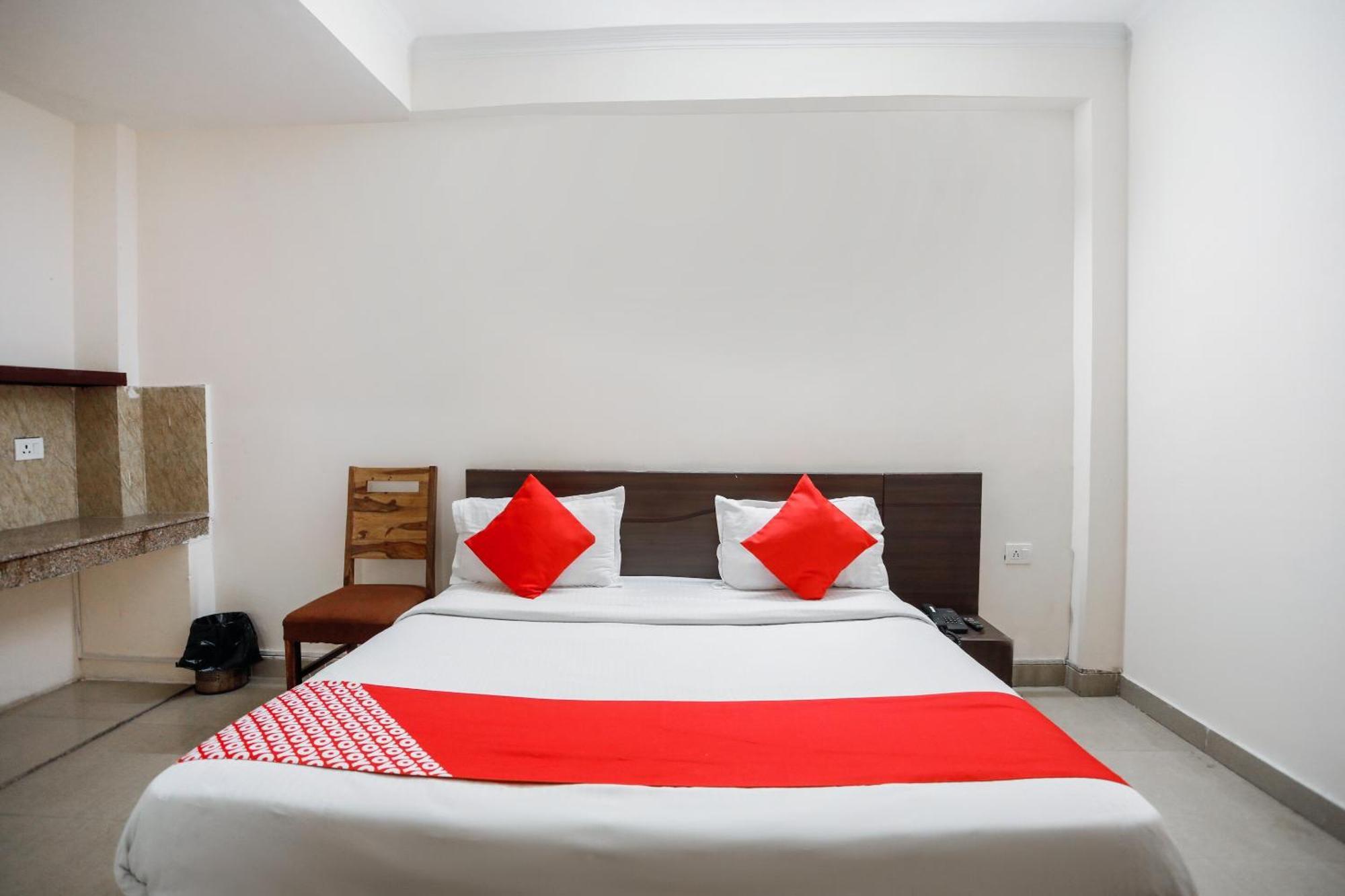 Hotel O Av Residency Near Botanic Garden Of Indian Republic Нойда Екстер'єр фото
